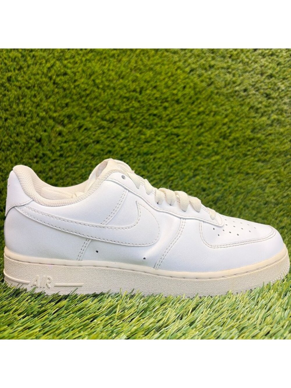 Nike Air Force 1 '07 Low Mens Size 8 White Athletic Lifestyle Shoes Sneakers